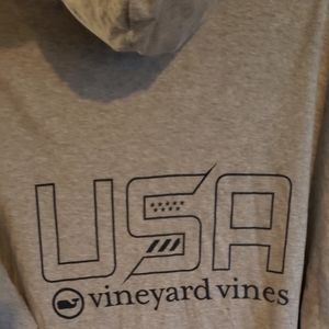 Vineyard Vines long-sleeved sleeve shirt
